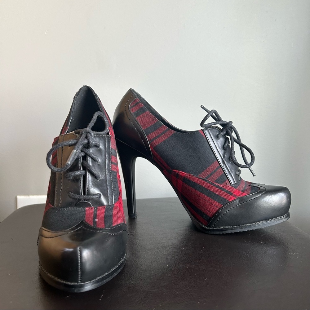 Le Chateau Red Plaid Heeled Oxford Shoe
